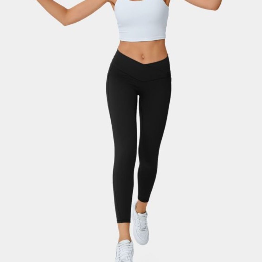 Halara Cloudful® Crossover Plain Leggings 7/8 Black NWT.